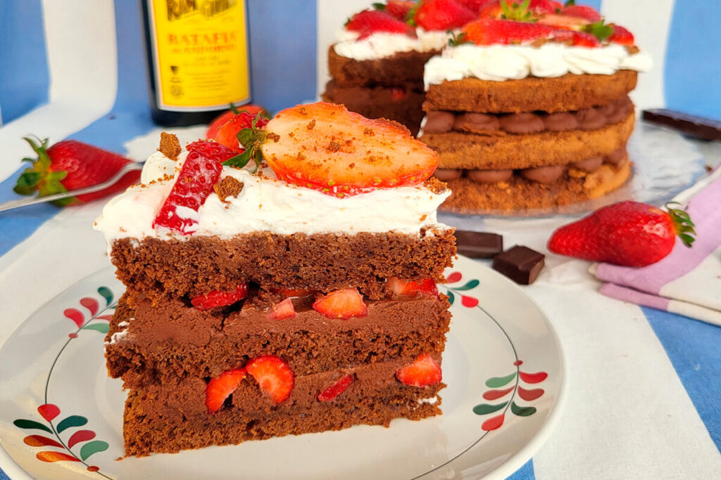 Torta foresta nera con fragole e Ratafià alle ciliegie nere